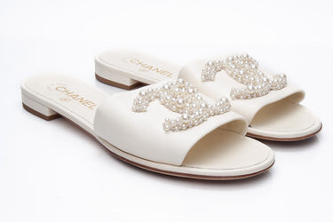 CHANEL Ivory Lambskin Pearl CC Flat Sandals 40