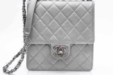 CHANEL Silver Metallic Goatskin Quilted Chic Pearls Flap Bag