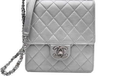 CHANEL Silver Metallic Goatskin Quilted Chic Pearls Flap Bag