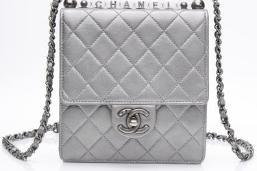 CHANEL Silver Metallic Goatskin Quilted Chic Pearls Flap Bag