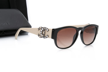 CHANEL Brown Acetate and Beige Lambskin Crystal Baguette Chain CC Sunglasses