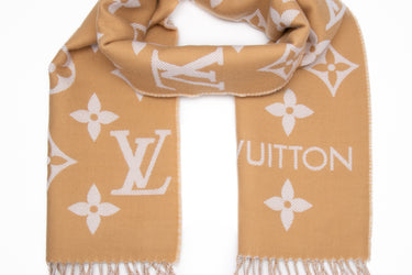 LOUIS VUITTON Beige Essential Scarf