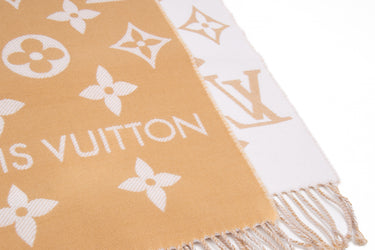 LOUIS VUITTON Beige Essential Scarf