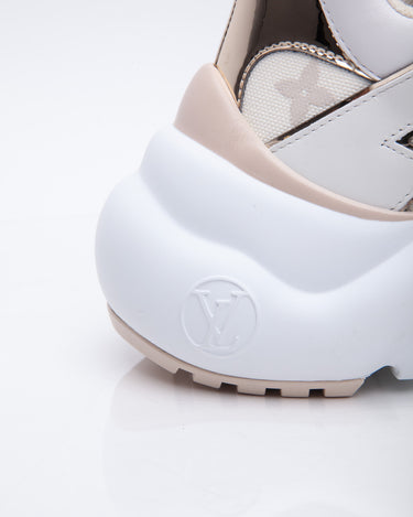 AUTHENTIC Louis Vuitton Metallic Calfskin LV Archlight Sneakers Gold White  US 5