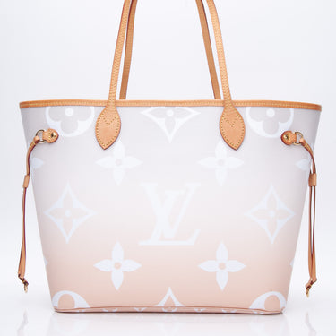 LOUIS VUITTON Monogram Neverfull MM By the Pool
