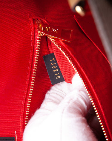 Louis Vuitton 2021-2022 Pre-owned Monogram Giant Reverse OnTheGo mm Handbag - Brown