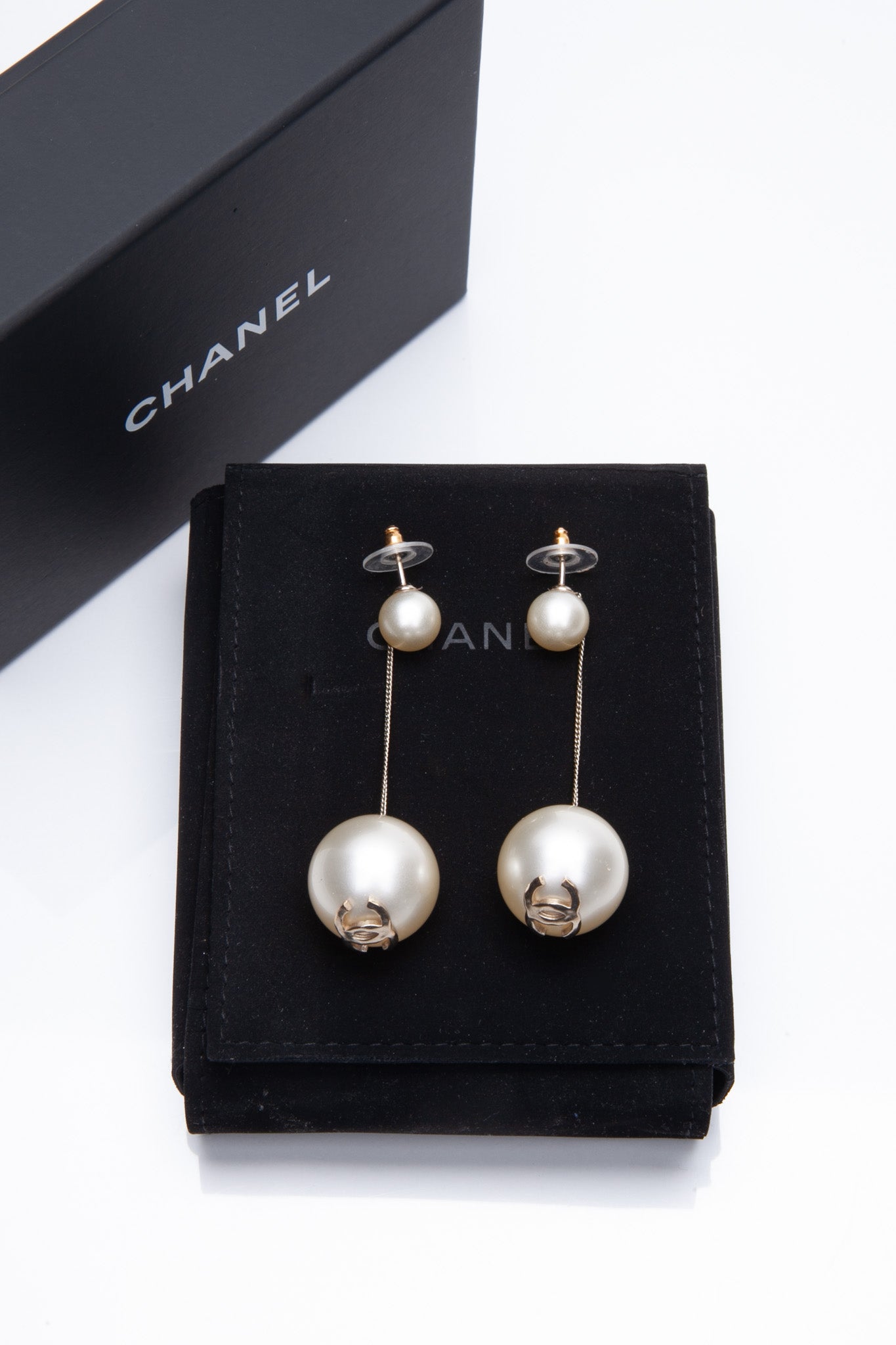 chanel black pearl drop earrings gold
