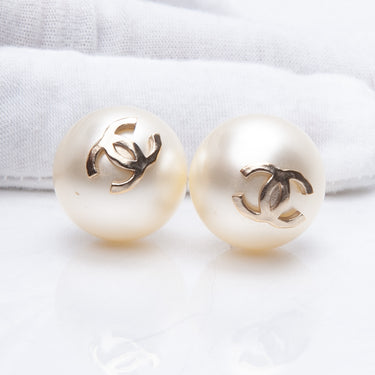 CHANEL Drop Pearl Earrings