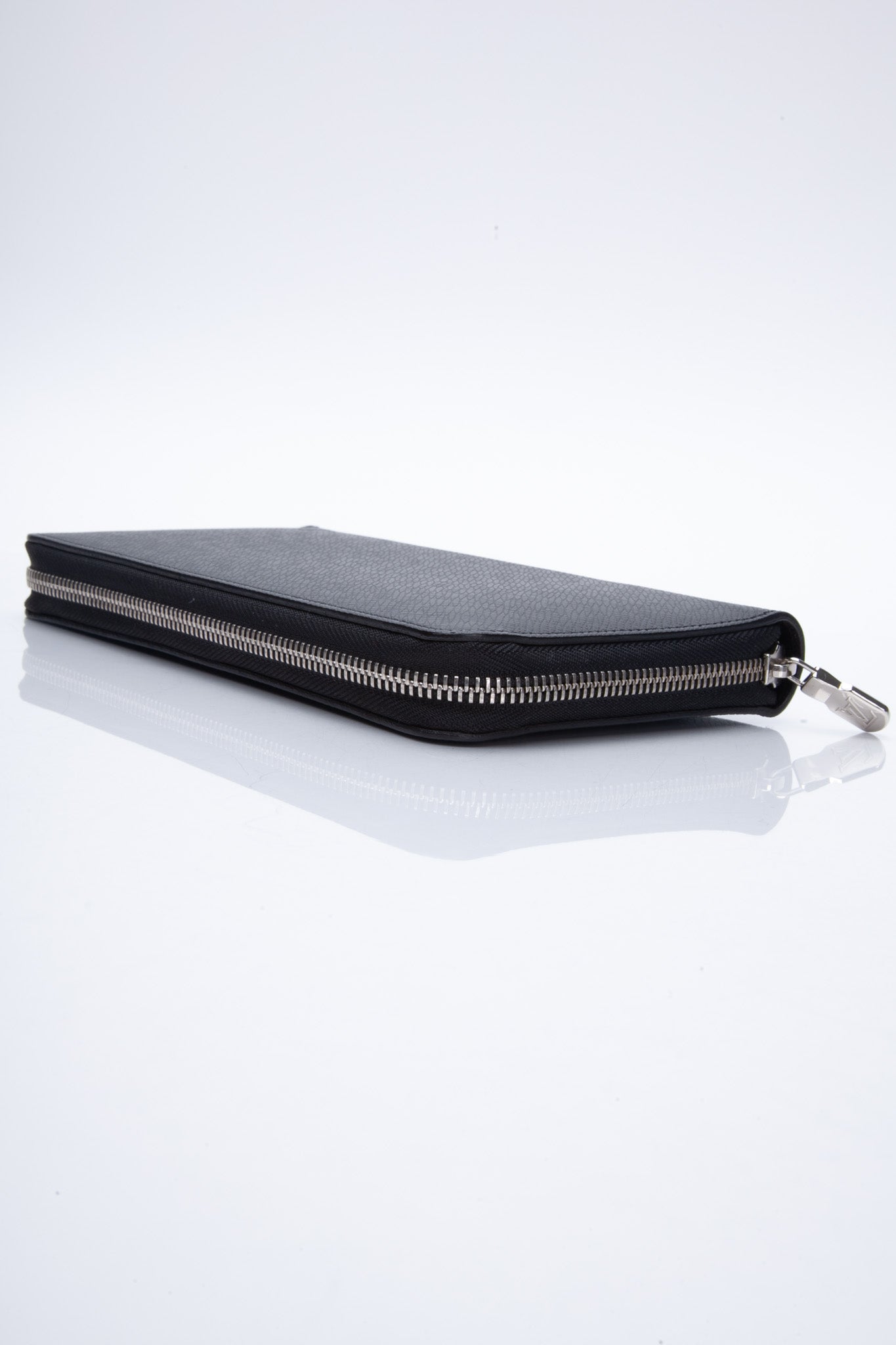 Louis Vuitton Black Taiga Leather Zippy Organizer XL Travel Wallet Clutch  861485 at 1stDibs  lv travel organizer wallet, louis vuitton atoll  organizer, louis vuitton travel organizer wallet