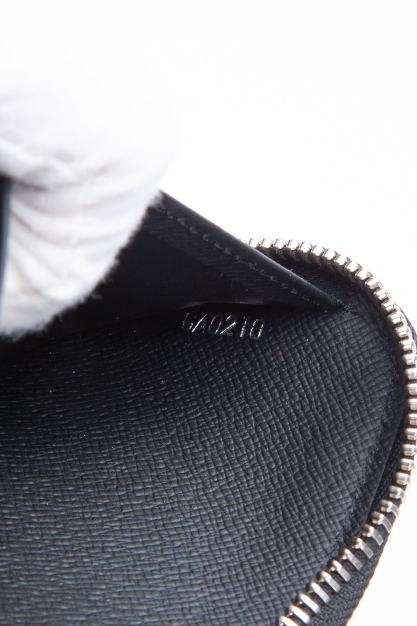 Louis Vuitton Zippy Wallet Organizer Taiga Leather Black
