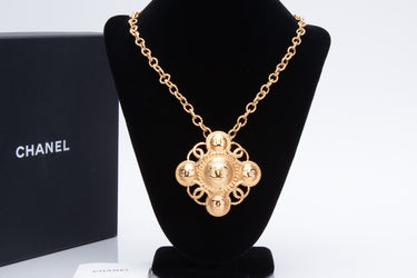CHANEL Metal CC Necklace Gold