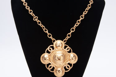 CHANEL Metal CC Necklace Gold