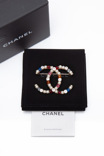 CHANEL Multicolor Gold Pearl crystal CC Brooch – Luxury Labels