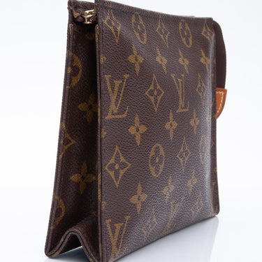 LOUIS VUITTON Monogram Toiletry Pouch 19