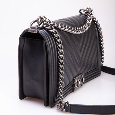 CHANEL Calfskin Chevron Quilted New Medium Boy Flap Black
