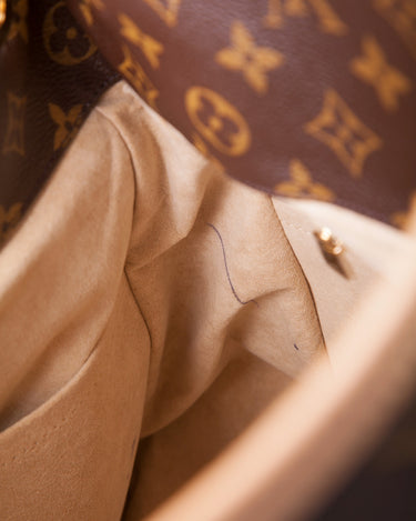 Louis Vuitton Artsy MM Monogram Bag - dress. Raleigh