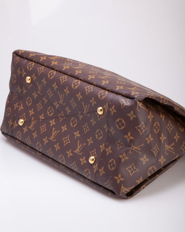 Louis Vuitton Artsy mm Monogram Bag