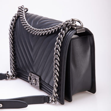 CHANEL Calfskin Chevron Quilted New Medium Boy Flap Black